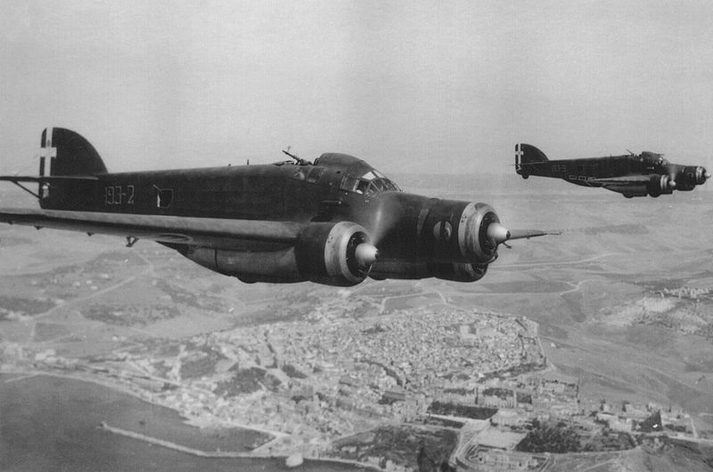 800px-Two_Savoia-Marchetti_S.M.79_over_Sciacca.jpg