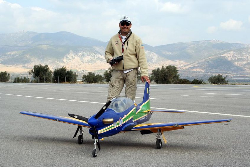 Tucano at dounis airfield 002.jpg