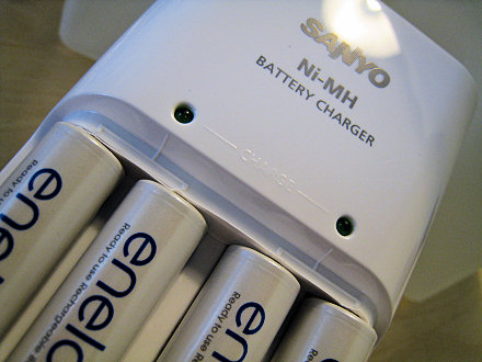 sanyo_eneloop_nimh_ready_to_use_rechargeable_bettery_06.jpg