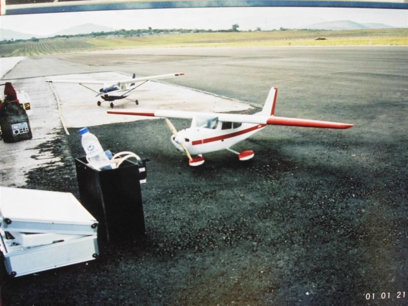 Pica Cessna182.jpg