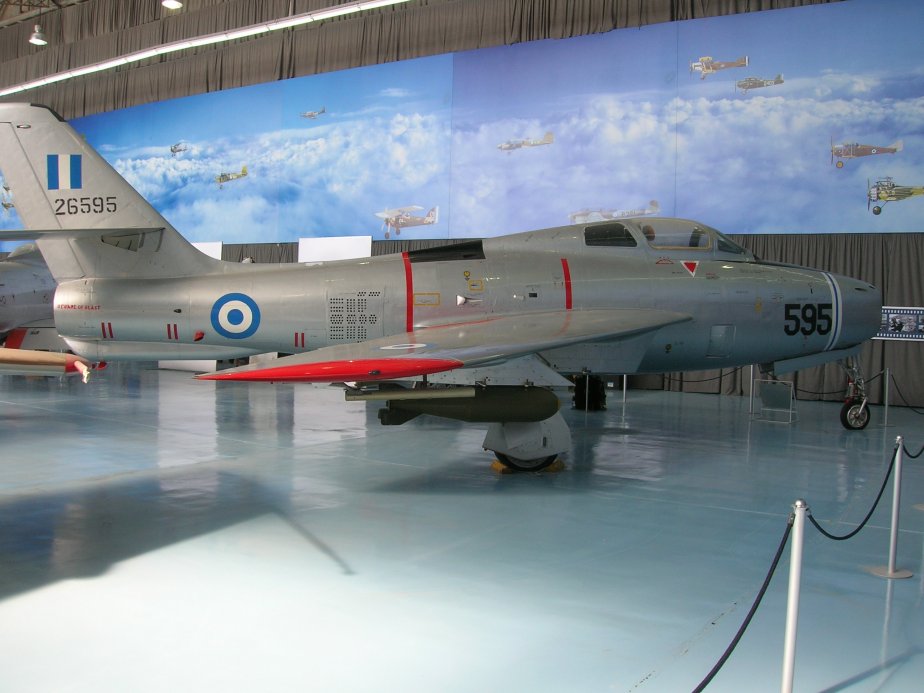 F-84F Thunderstreak.jpg