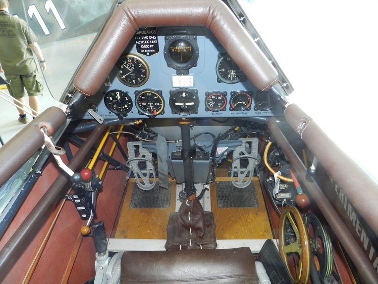 Cockpit -03sml.jpg