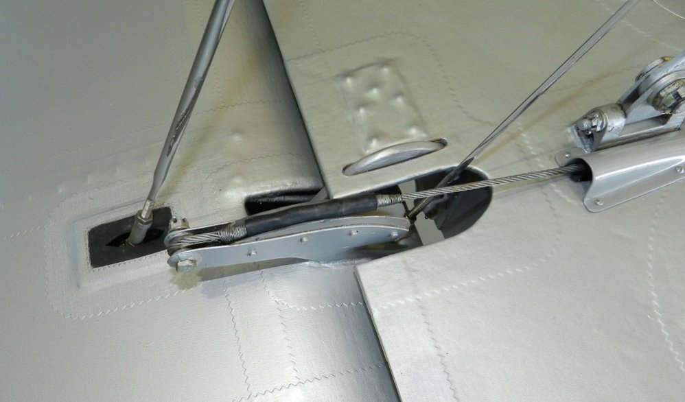 Aileron connectio Lower Wing -02sml.jpg