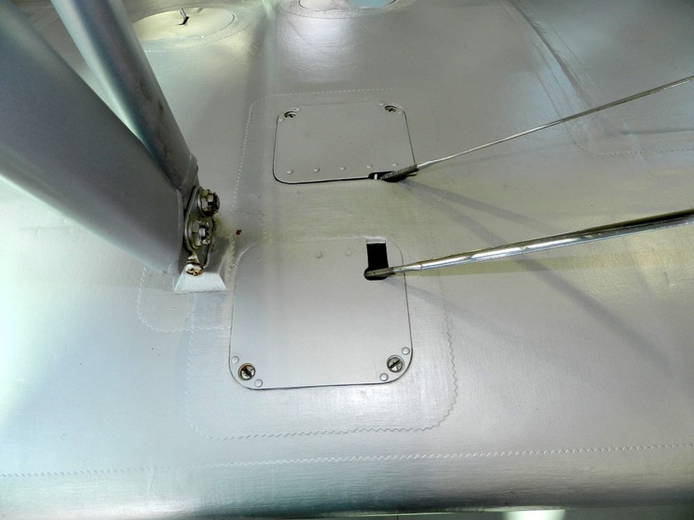 Interplane strut connection to lower  wing -02 sml.jpg