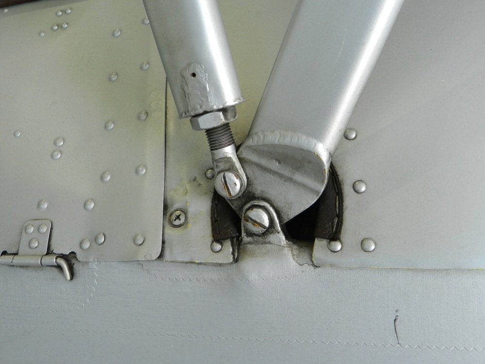 Rear Cabane to fuselage connection -02 sml.jpg