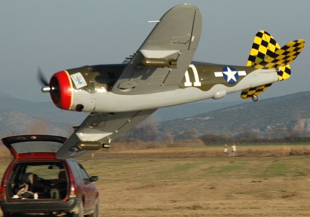 H9 Giant P-47.jpg