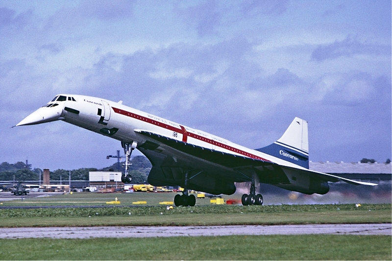 Concorde_landing_Farnborough_Fitzgerald.jpg