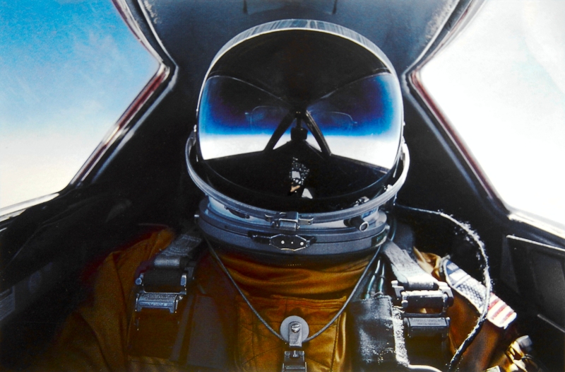 Brian_Shul_in_the_cockpit_of_the_SR-71_Blackbird.jpg