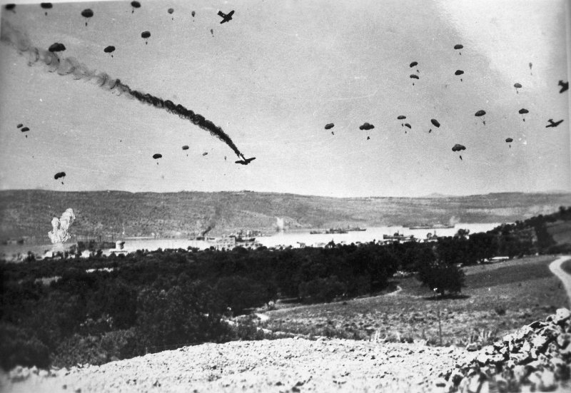 Paratroopers_Crete_'41.jpg