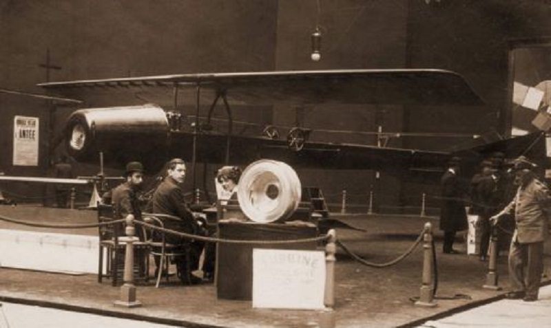 Henri_Coanda_airplane_1910[1].jpg