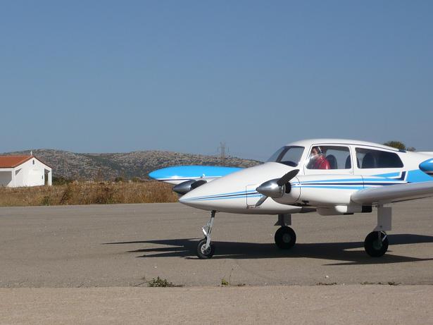 cessna 310 no-11.JPG