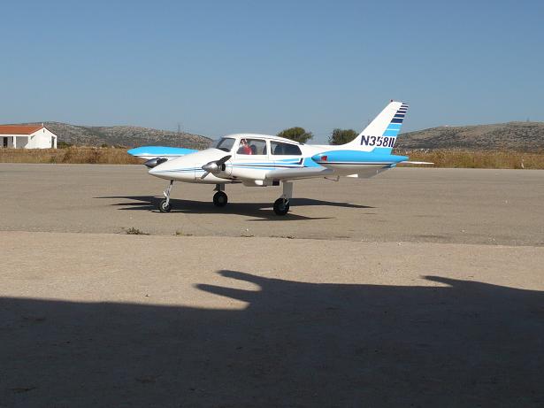 cessna 310 no-12.JPG