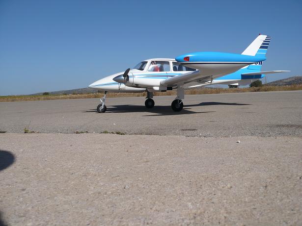 cessna 310 no-13.JPG